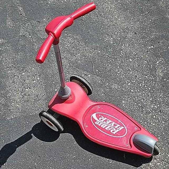 Radio Flyer Scooter – Red 3-Wheel Toddler Scooter