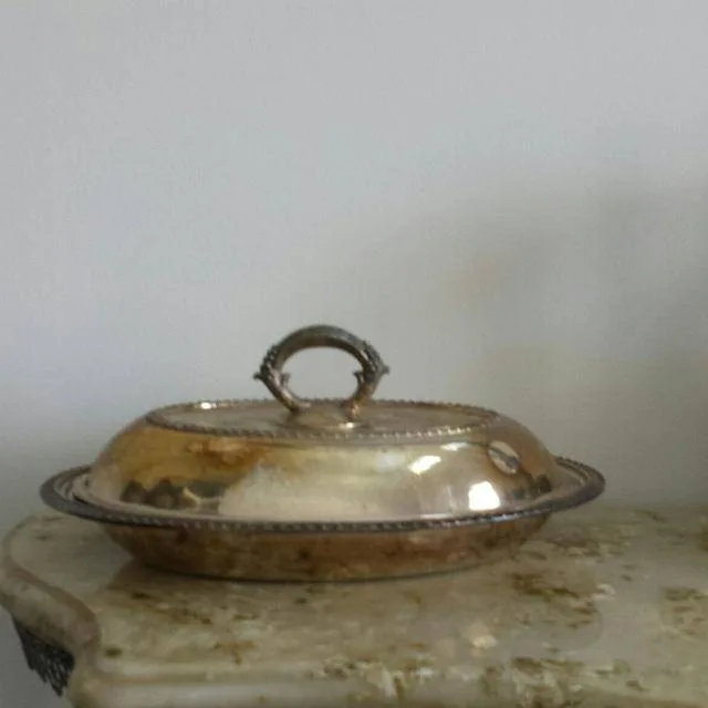 WM Rogers Silverplate Covered Serving Dish – Vintage Oval Tray thumbnail