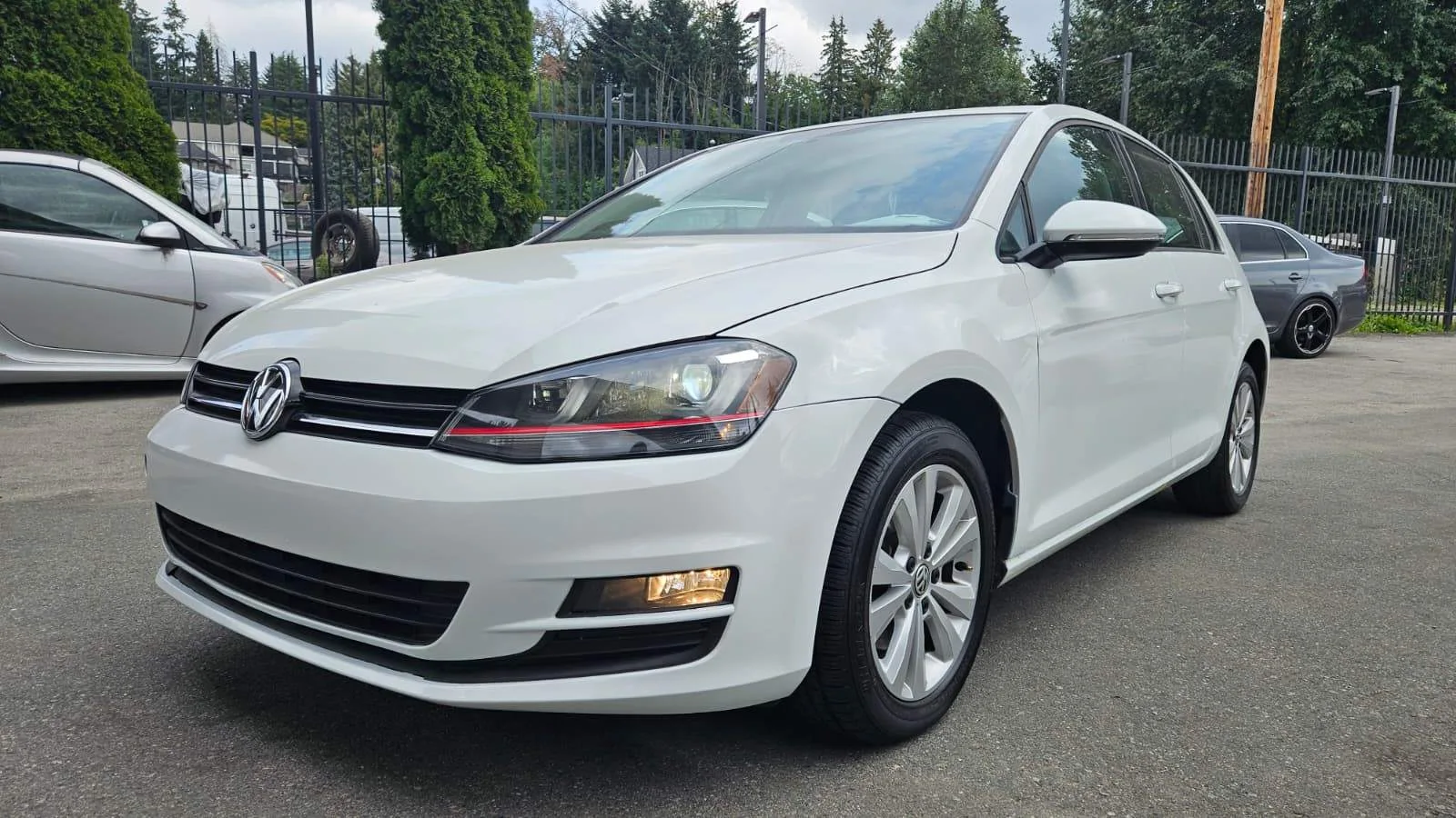 2015 VW Golg TSI, Rebuilt title, Very Low KMs thumbnail