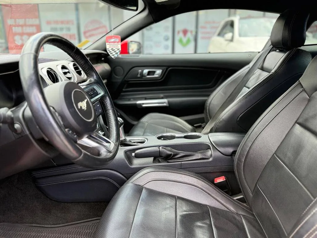 2019 Ford Mustang *LOW PRICE* image indicator(9)