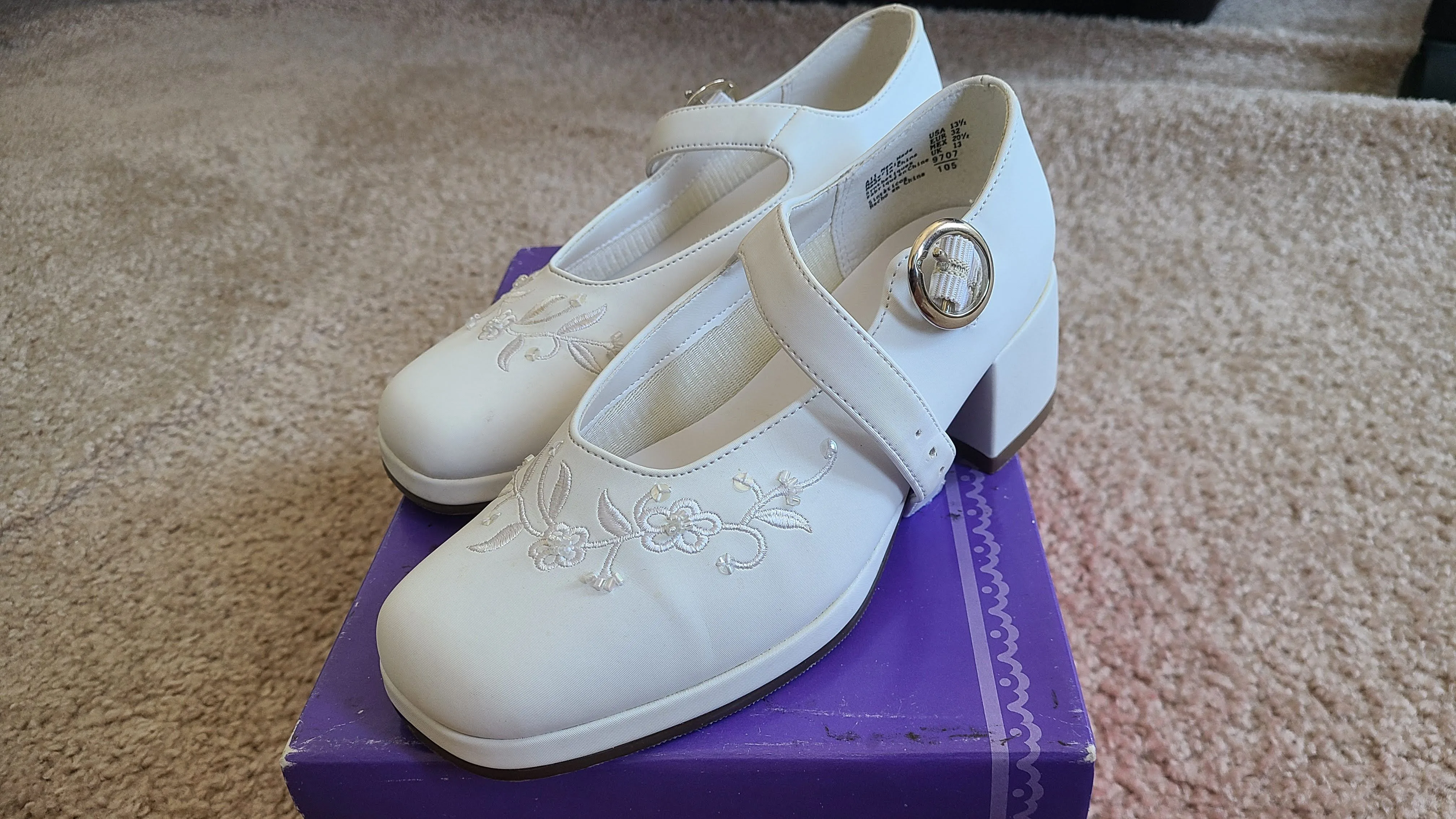 Highlights Girls' White Dress Shoes, Size: 13 1/2 image indicator(5)