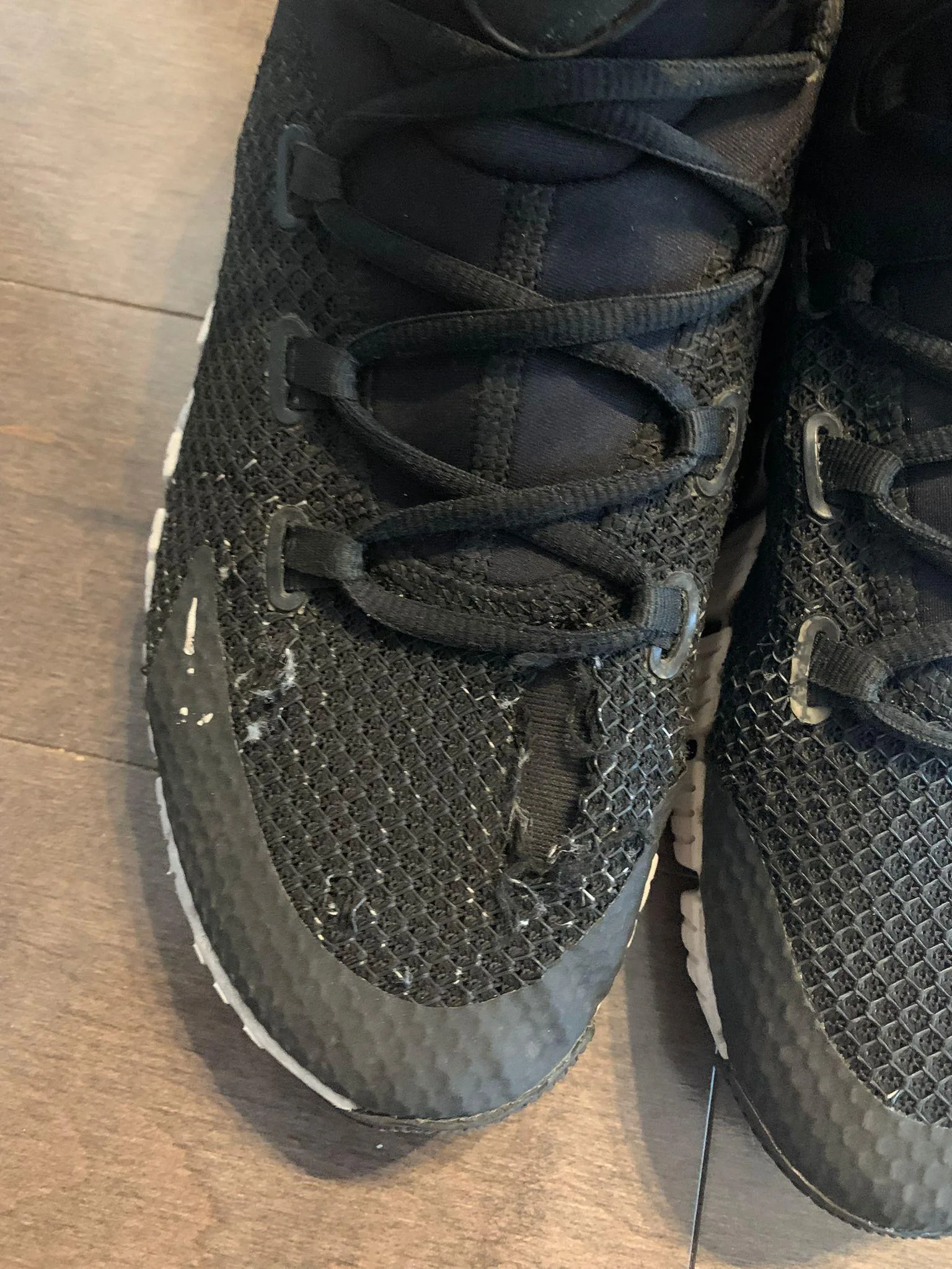 Nike sneakers ***with signs of wear*** image indicator(4)