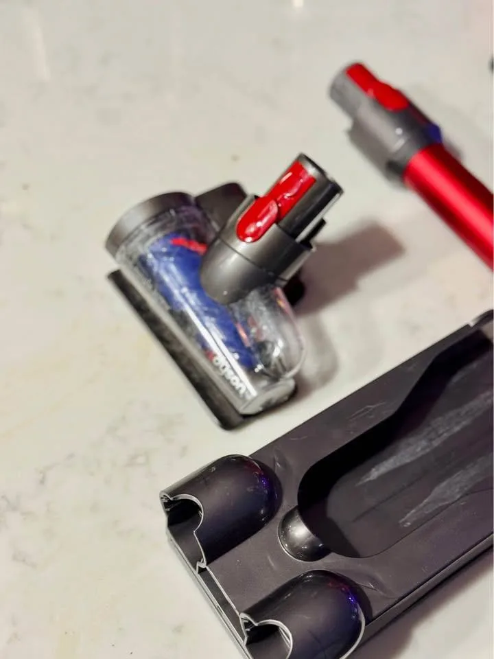 Dyson Outsize V11 Vacuum. Great condition! image indicator(7)