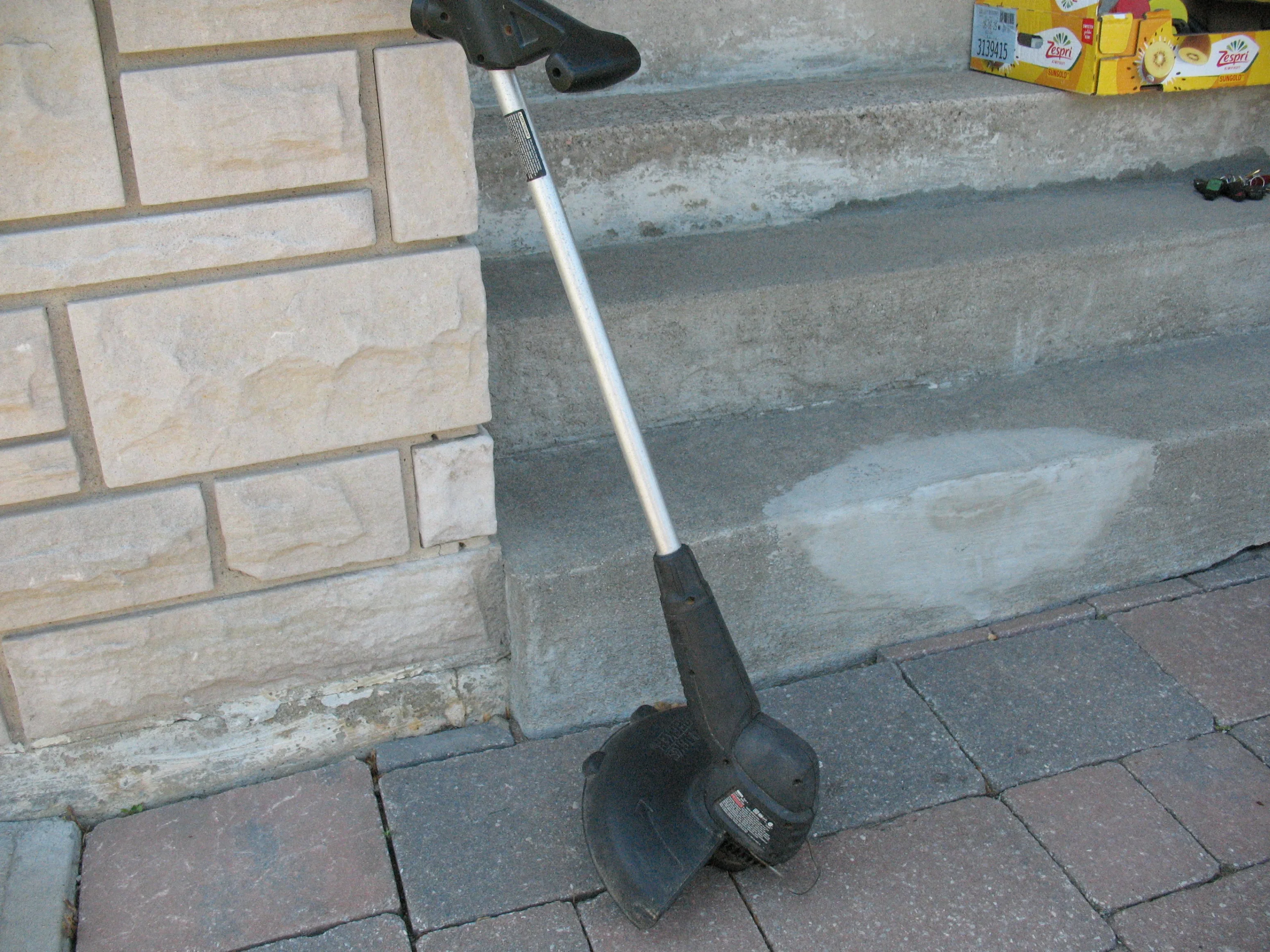 Black and Decker Corded Grass Trimmer image indicator(6)