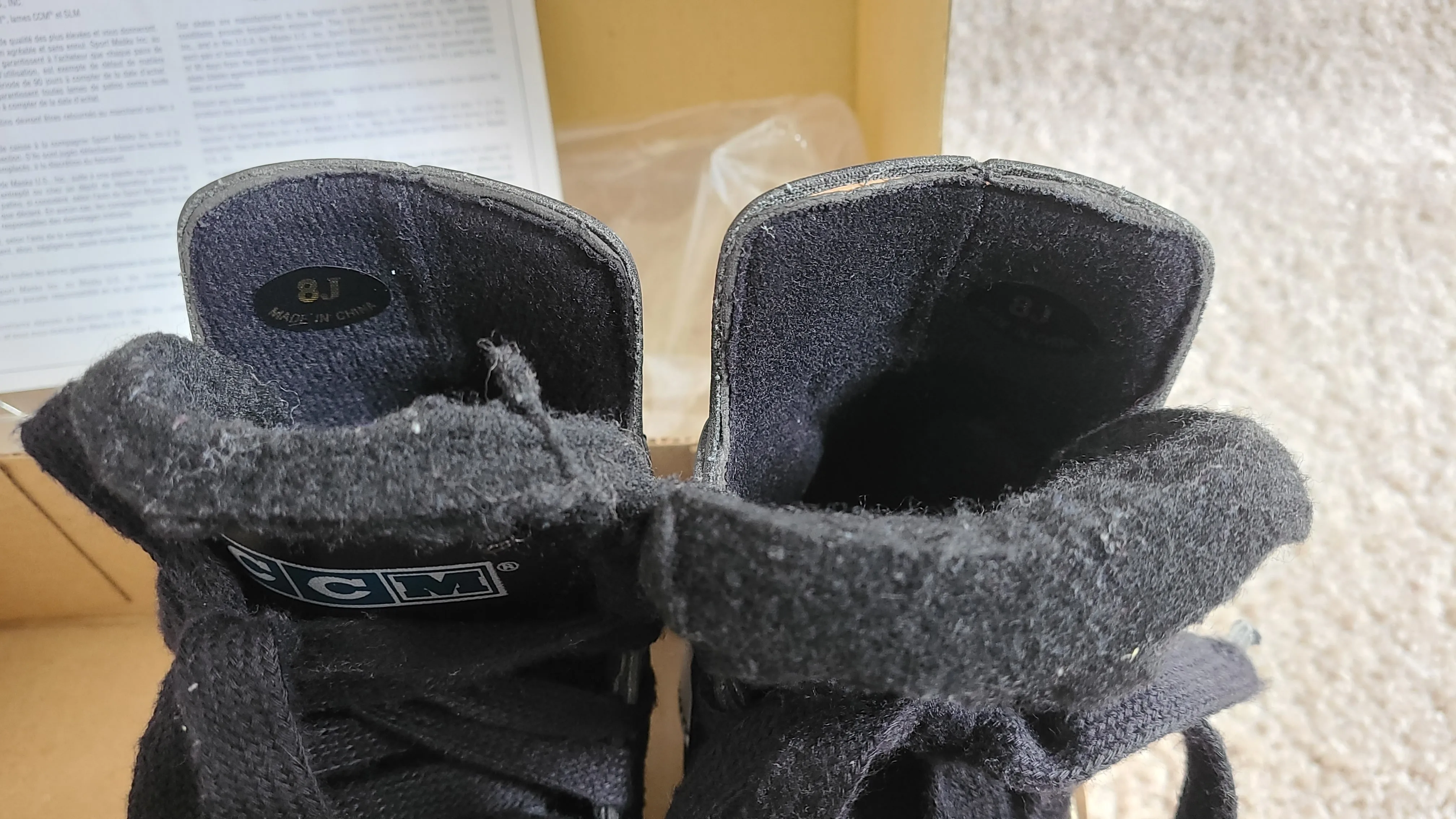 CCM hockey skates - Kids Size 8 image indicator(7)