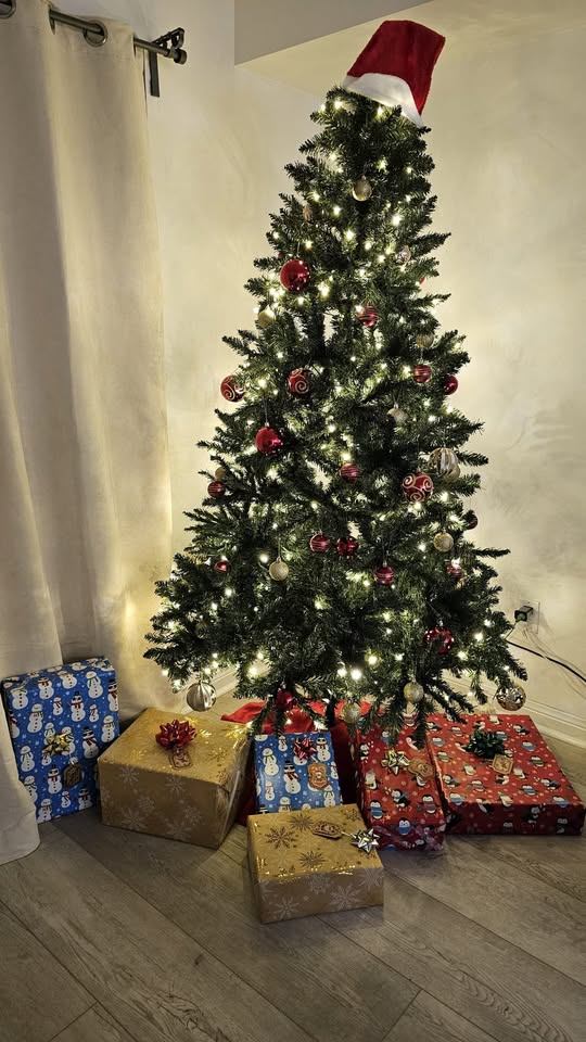 7 ft Artificial Christmas Tree + Lots of decorations Included - photo 4