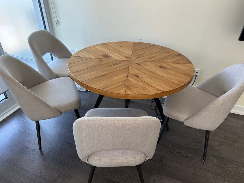 Round Solid Wooden Dining Table with 4 Chairs worth 1800$ - photo 2