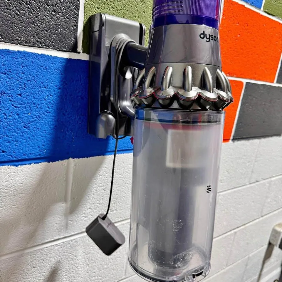 Dyson Outsize V11 Vacuum thumbnail