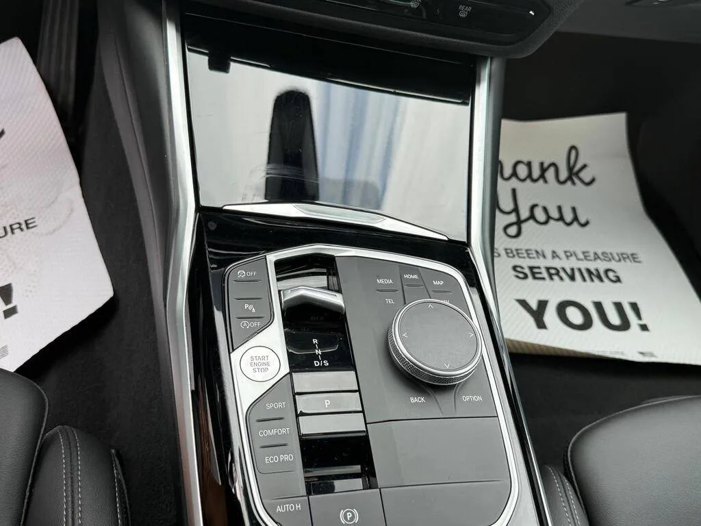 2024 BMW 3 Series 330i image indicator(5)