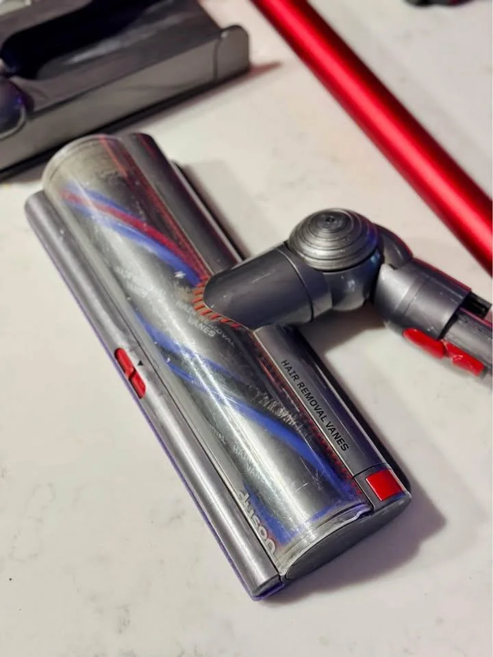 Dyson Outsize V11 Vacuum. Great condition! image indicator(5)