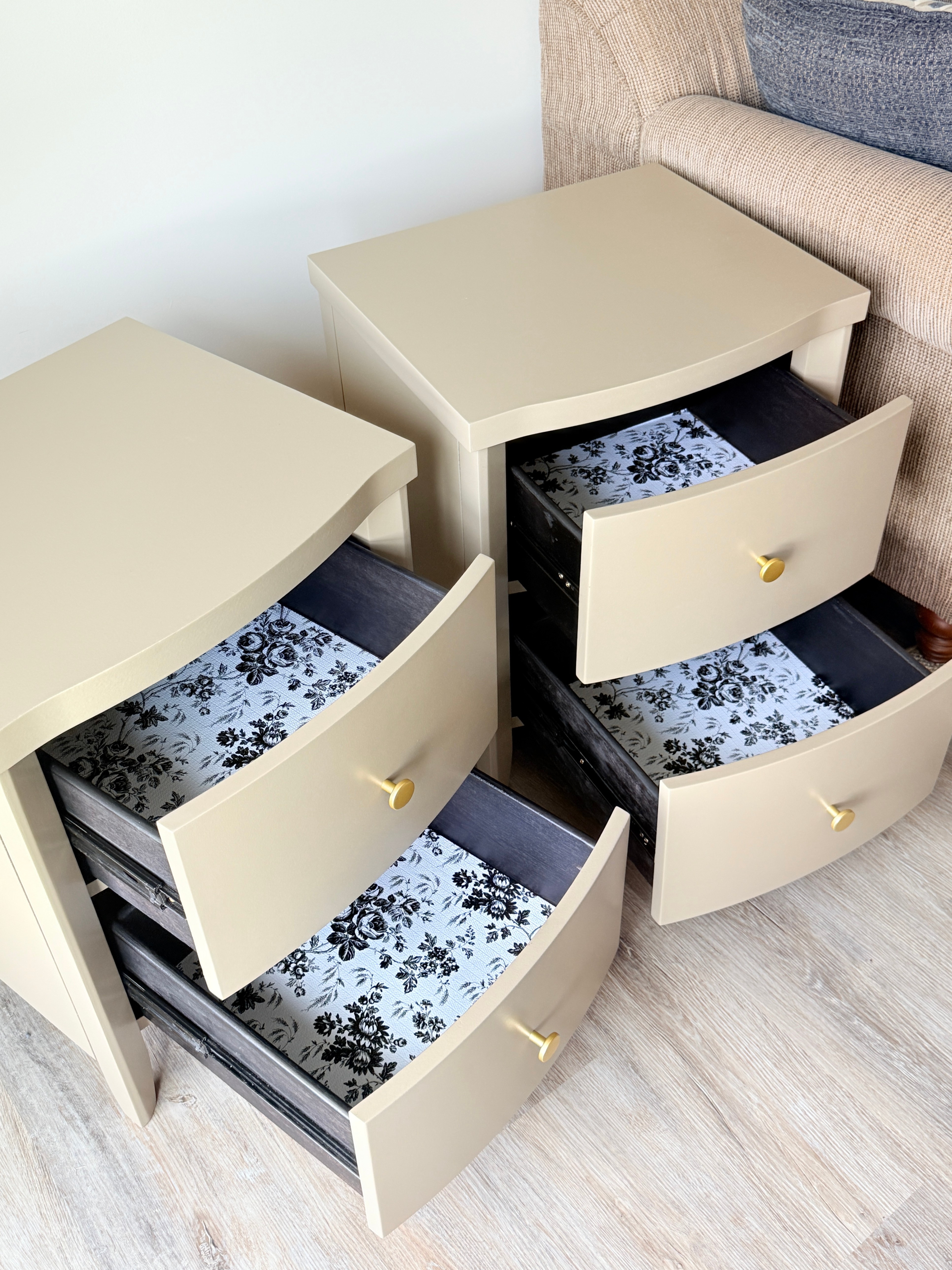 Pair of remade Taupe Nightstands/Sidetable with Gold Knobs - photo 5