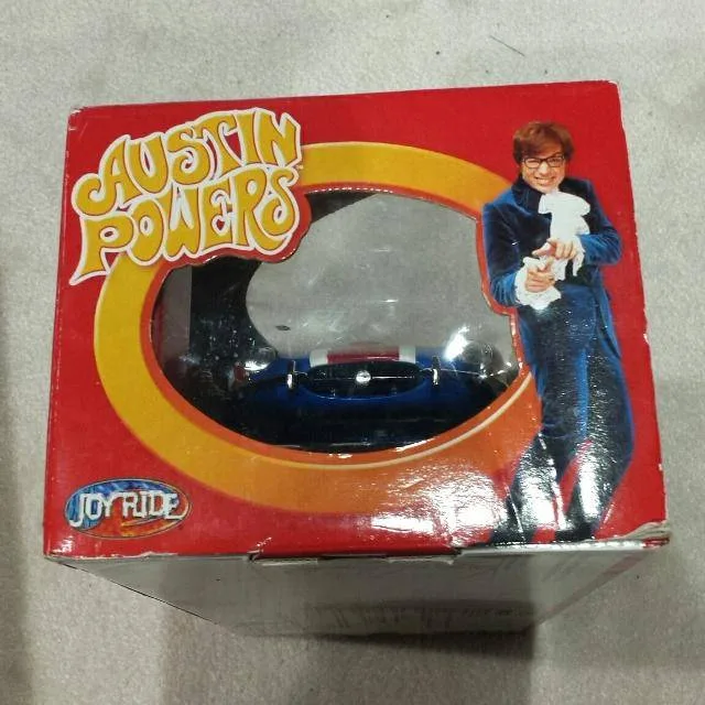 Austin Powers "Shaguar" 1:18 Diecast Car – 2004 ERTL Collectible image indicator(3)