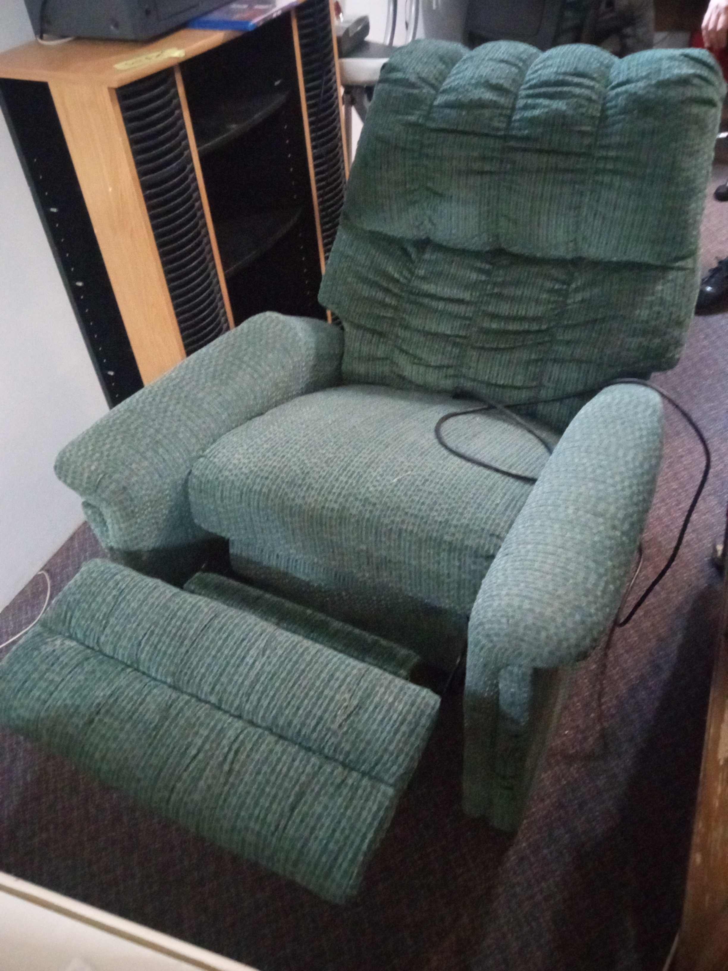 Cozy Plush Power Reclining Armchair - photo 5