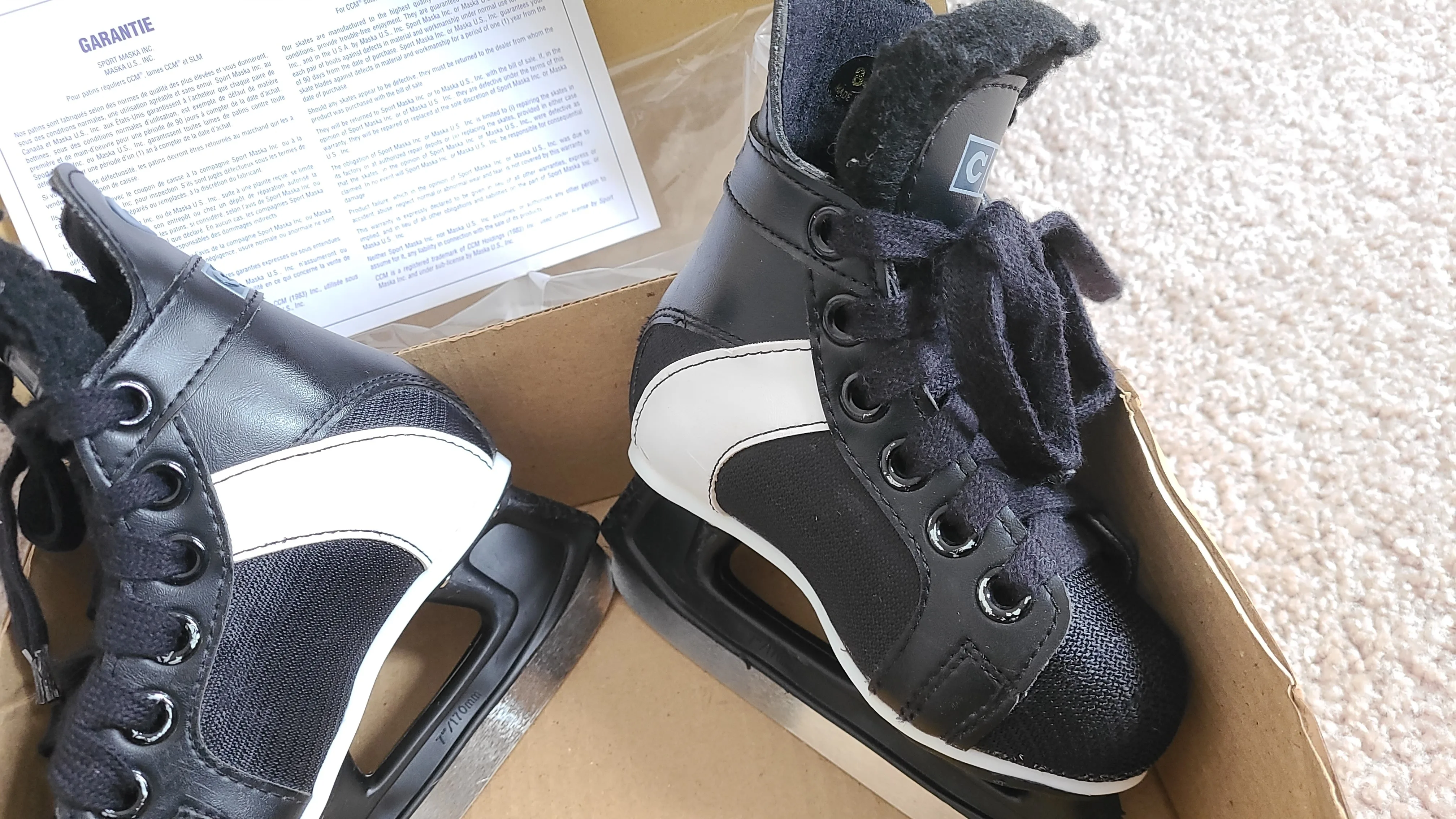 CCM hockey skates - Kids Size 8 thumbnail