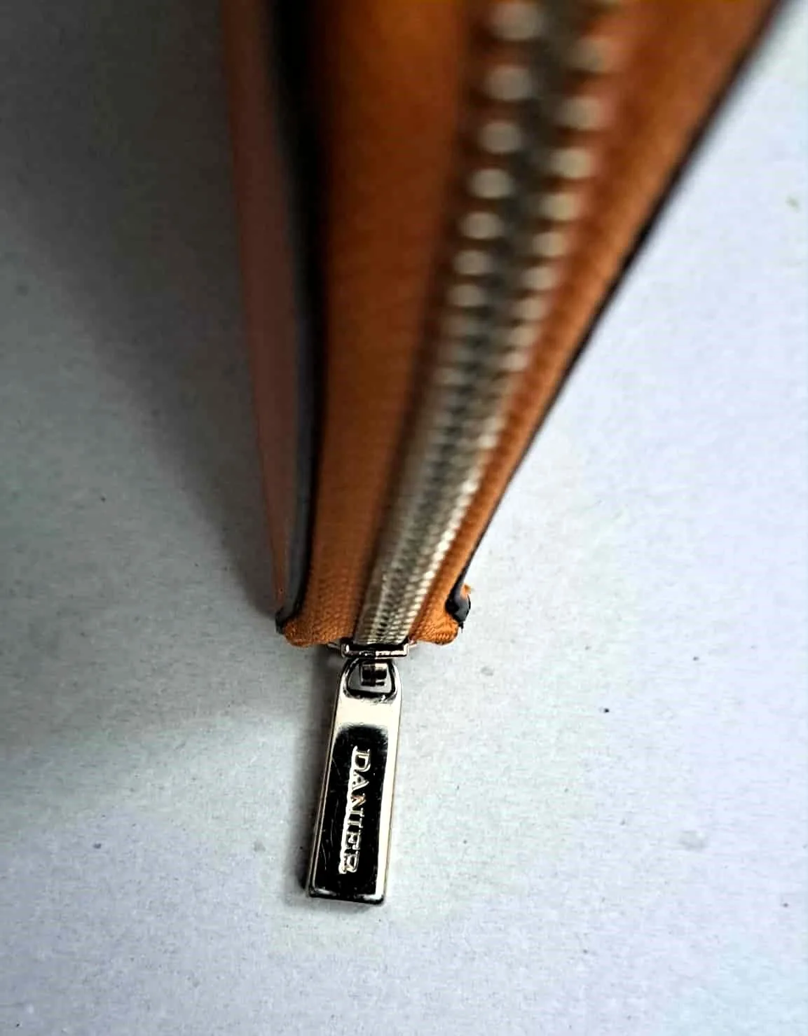 Danier Genuine Leather Everyday Wallet with 16 card slots image indicator(4)