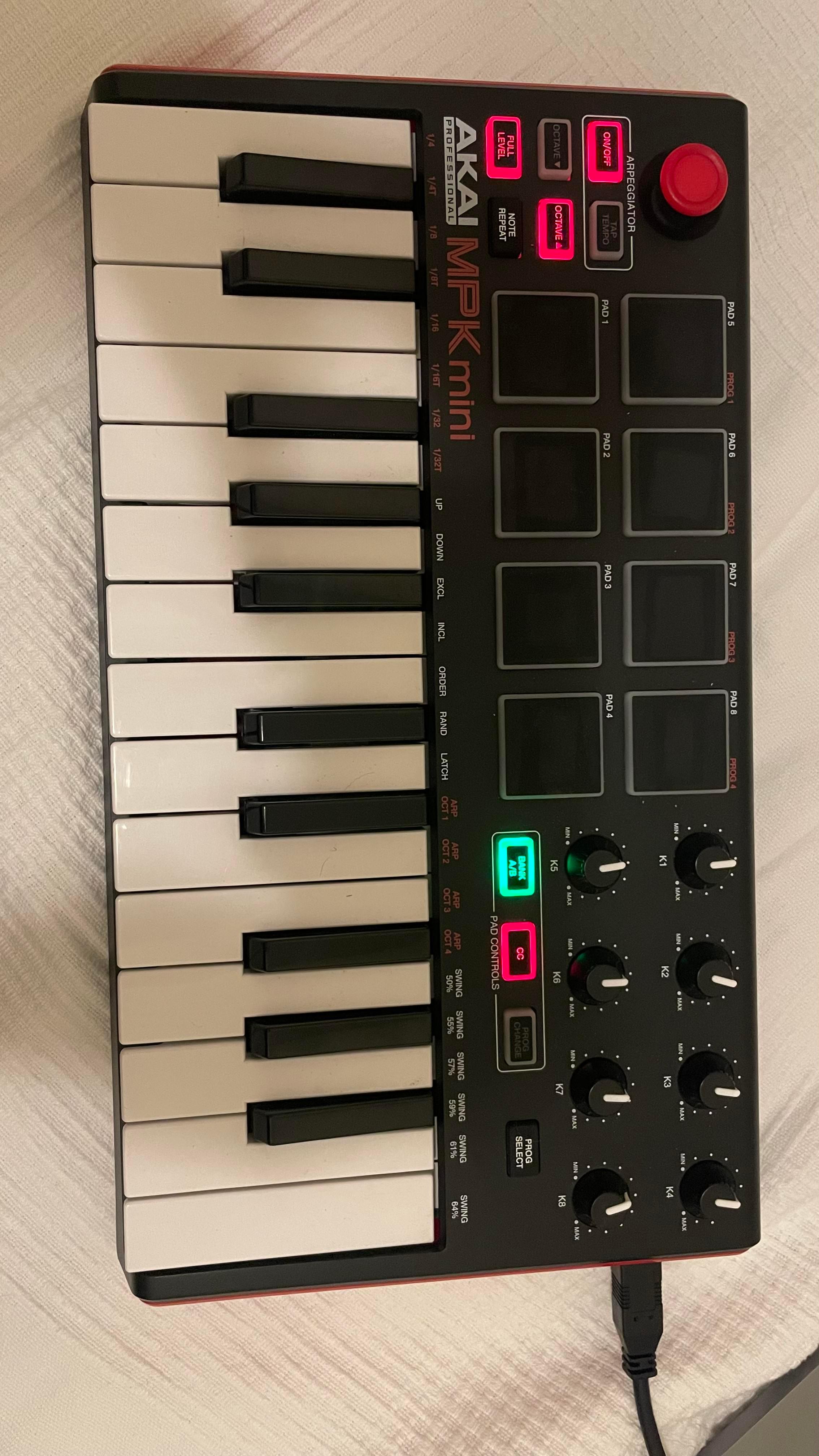 Akai MPK Mini MKII – Great Condition (One Key Needs Minor Fix)