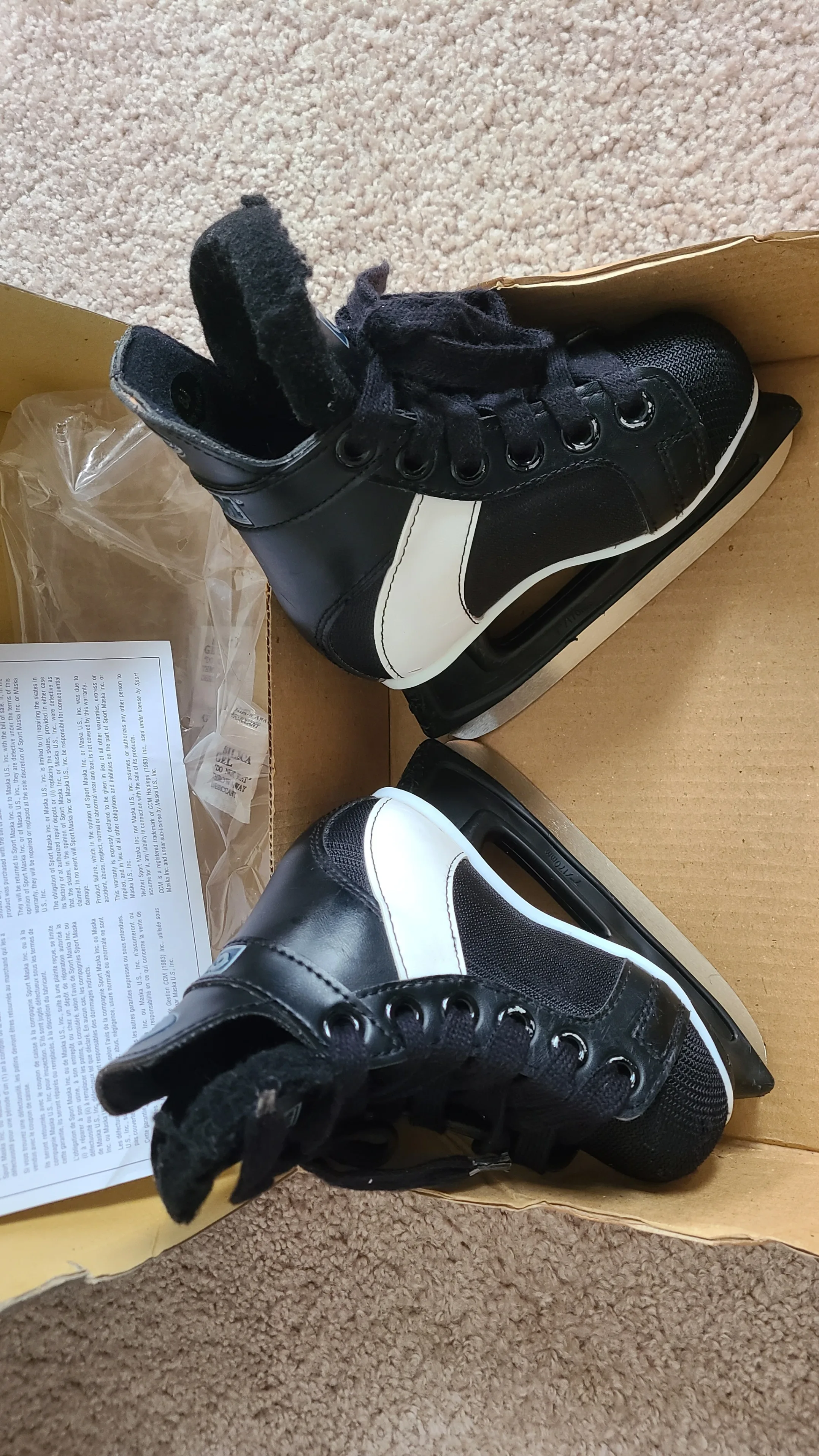 CCM hockey skates - Kids Size 8 image indicator(3)