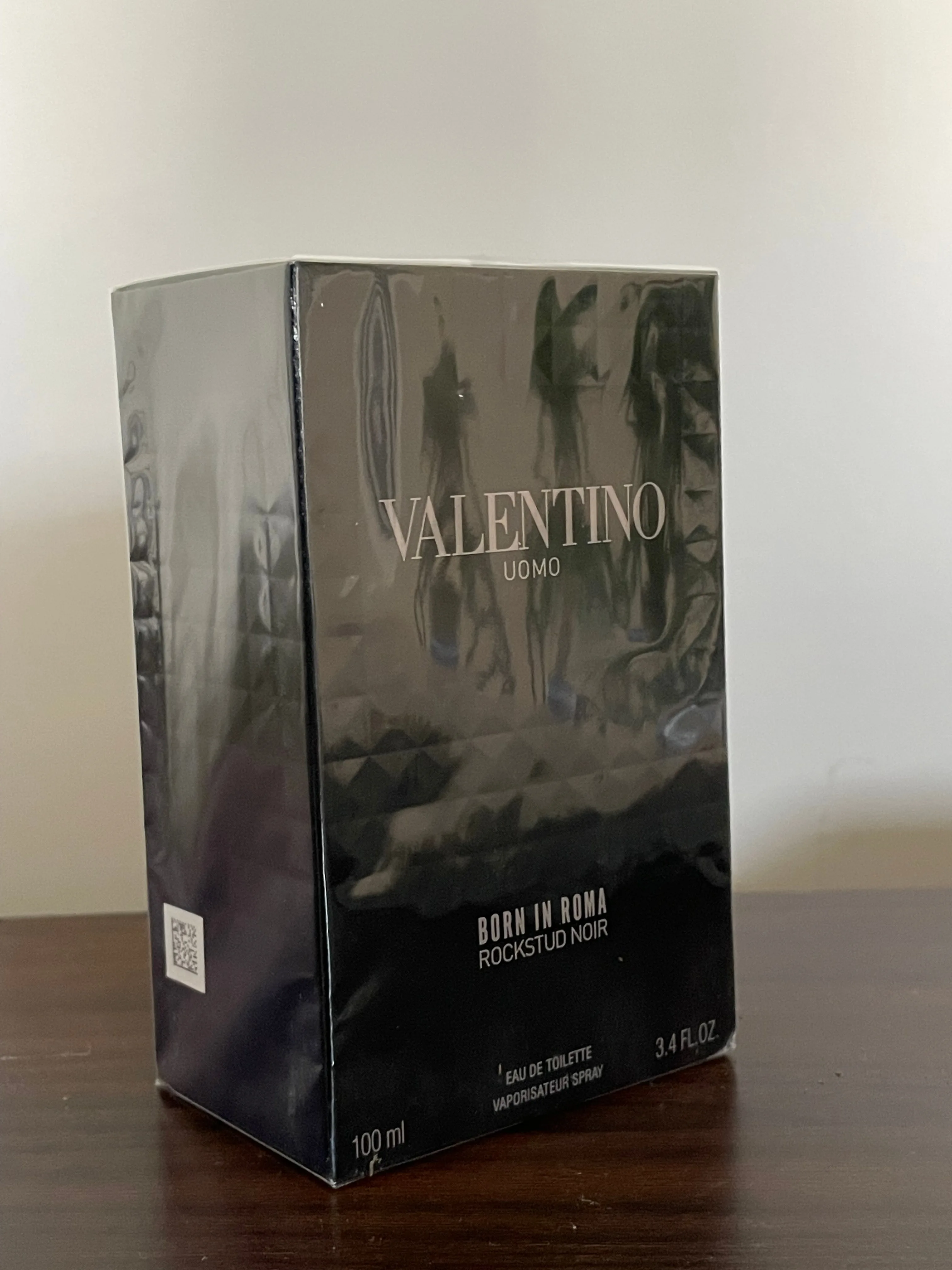 Cologne (VALENTINO UOMO BORN IN ROMA ROCKSTUD NOIR) image indicator(2)