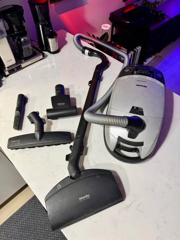 Miele Aluminum S548 vacuum. Great condition! thumbnail