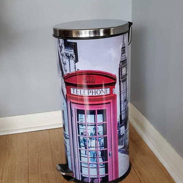 London Telephone Booth Pedal Trash Bin - photo 2