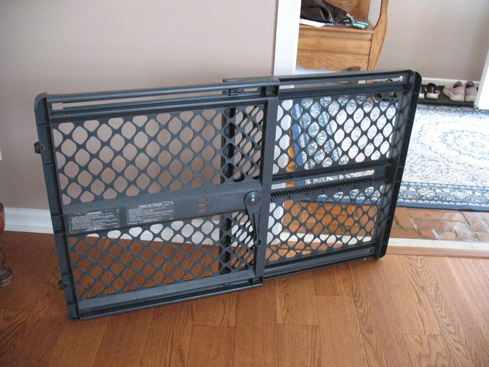 Retractable Baby Gates , LIKE NEW image indicator(2)