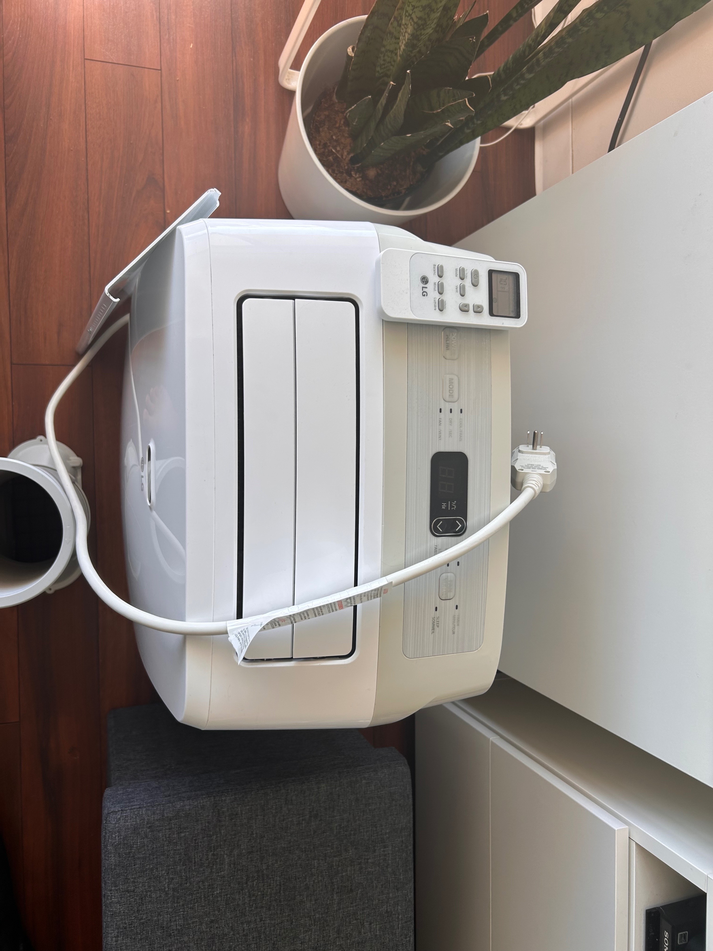 LG Portable Air Conditioner - photo 2