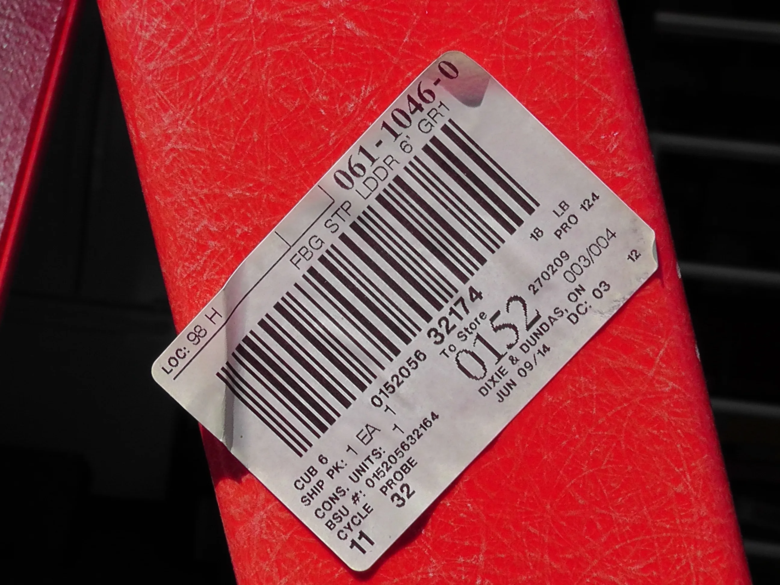 Featherlite PRO 6-foot step ladder image indicator(5)