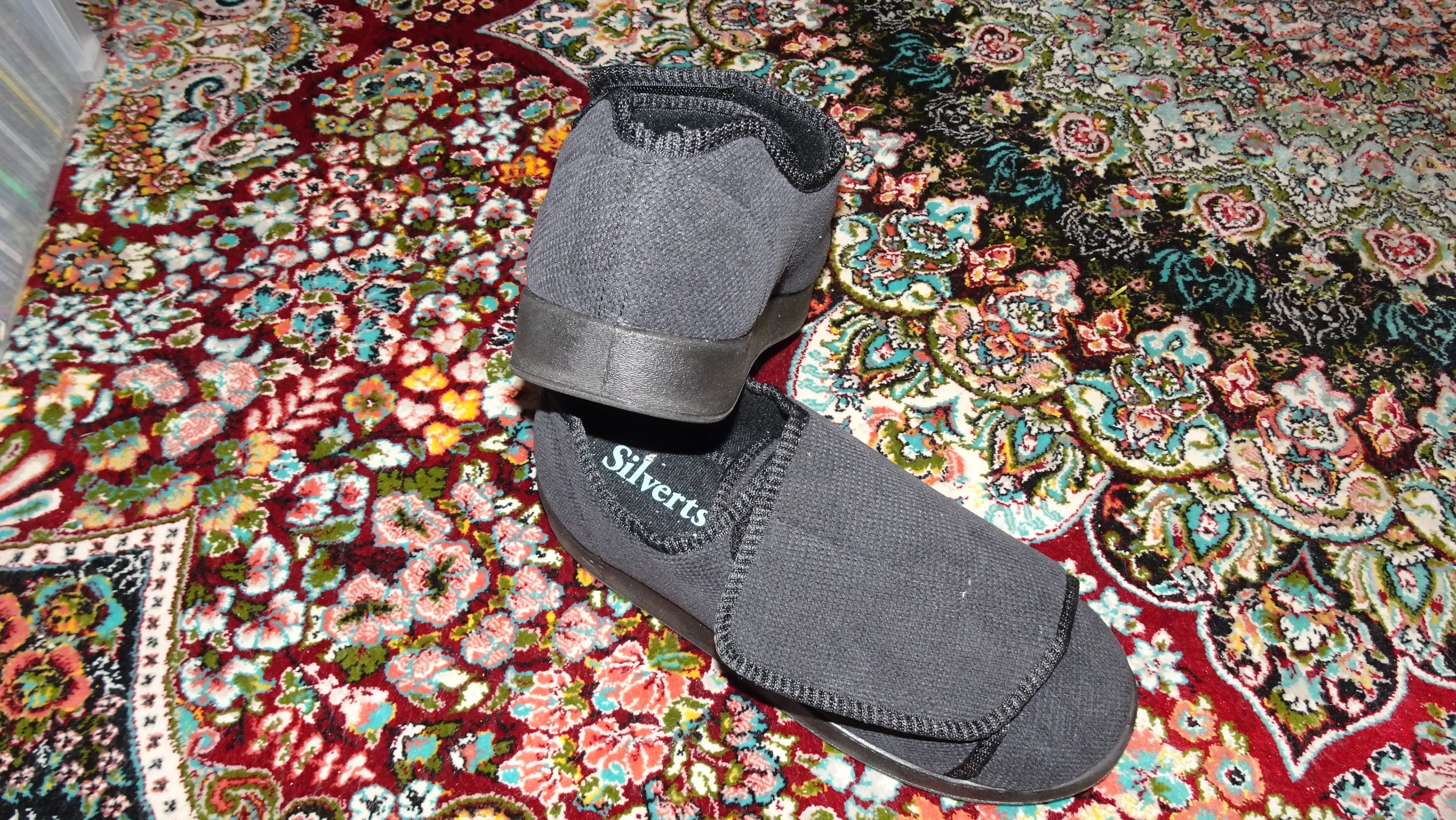 Silverts Easy  Closure Slippers  Brand NEW image indicator(2)