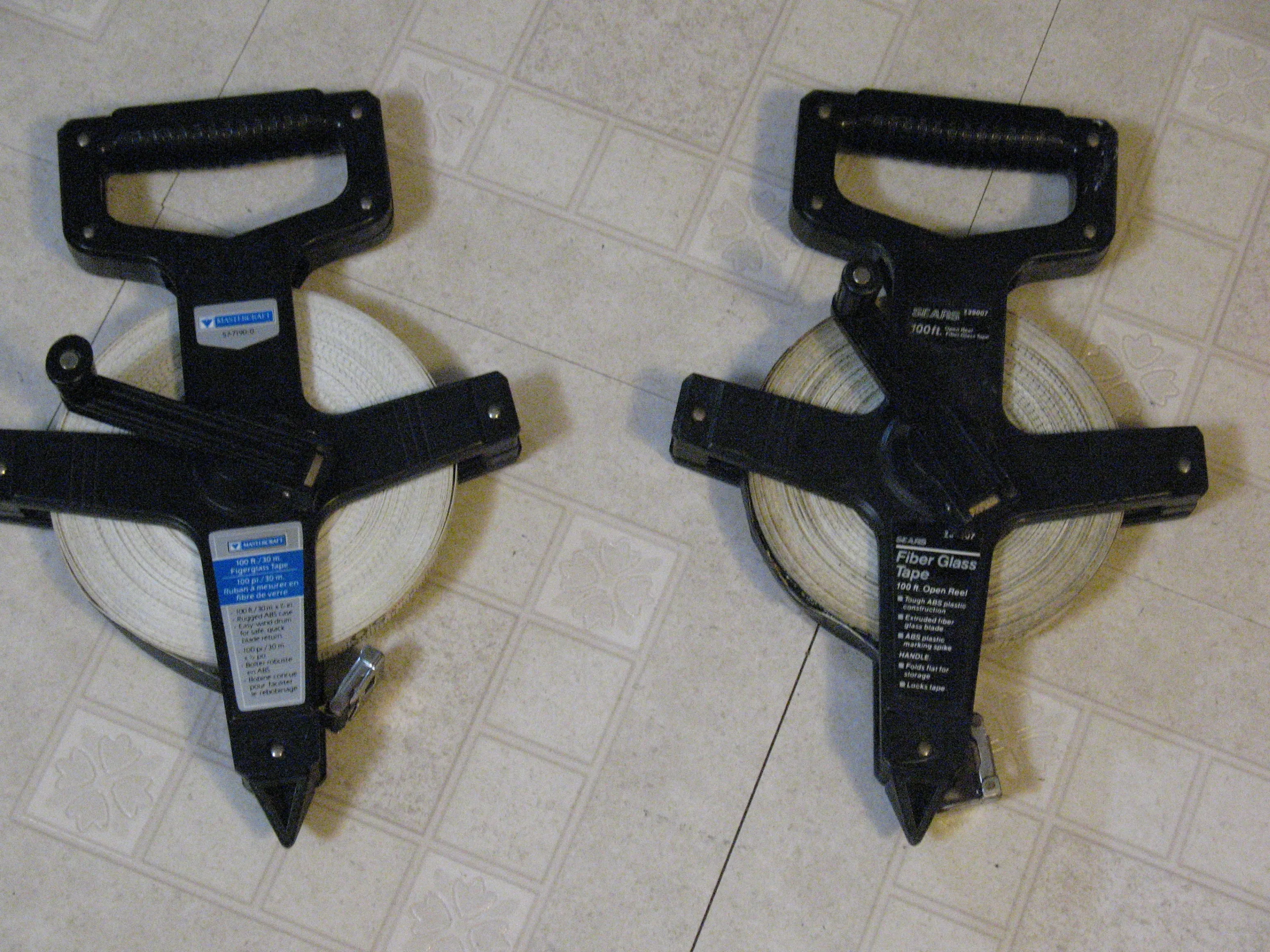 Fibreglass Reel Tape Measures, 100 Feet image indicator(3)