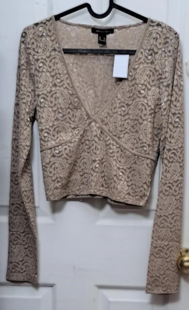 New Women's Floral Lace LS Beige V-Neck Crop Tops thumbnail