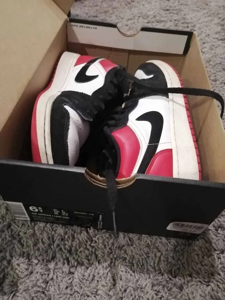 Aj1 low black toe thumbnail