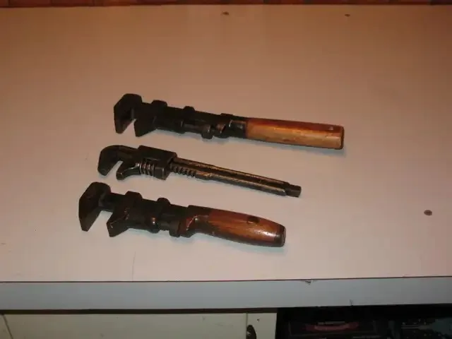 3 Vintage Adjustable Pipe Wrenches image indicator(2)