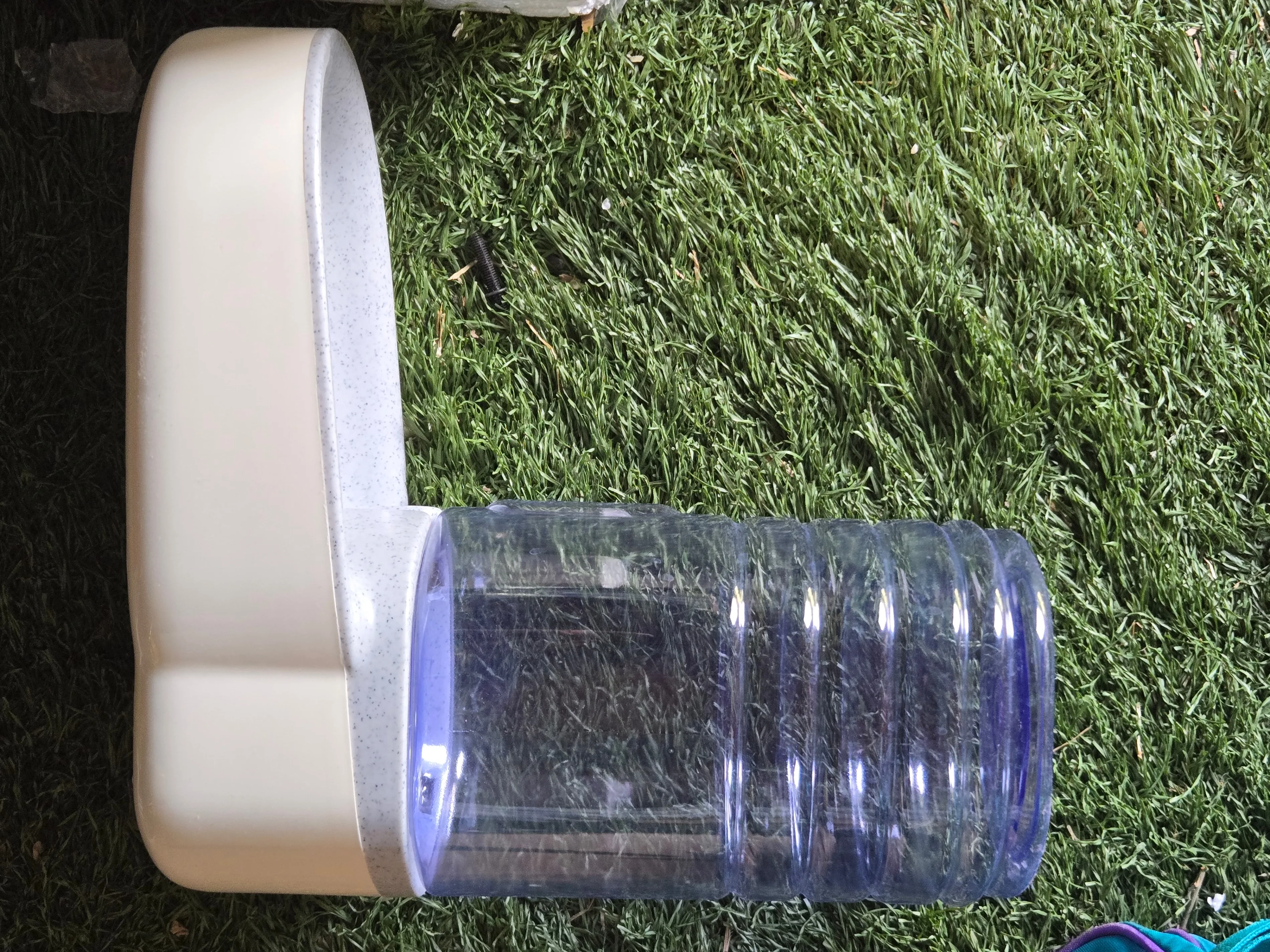 Automatic Pet Water Dispenser – Gravity-Fed Water Tank image indicator(2)