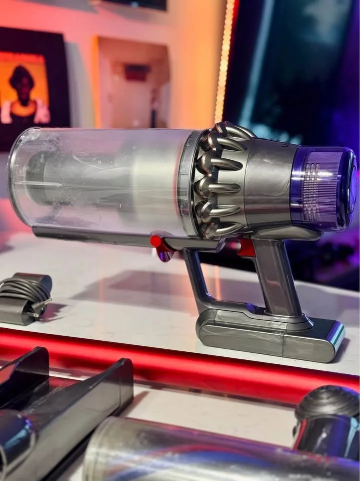 Dyson Outsize V11 Vacuum. Great condition! image indicator(8)