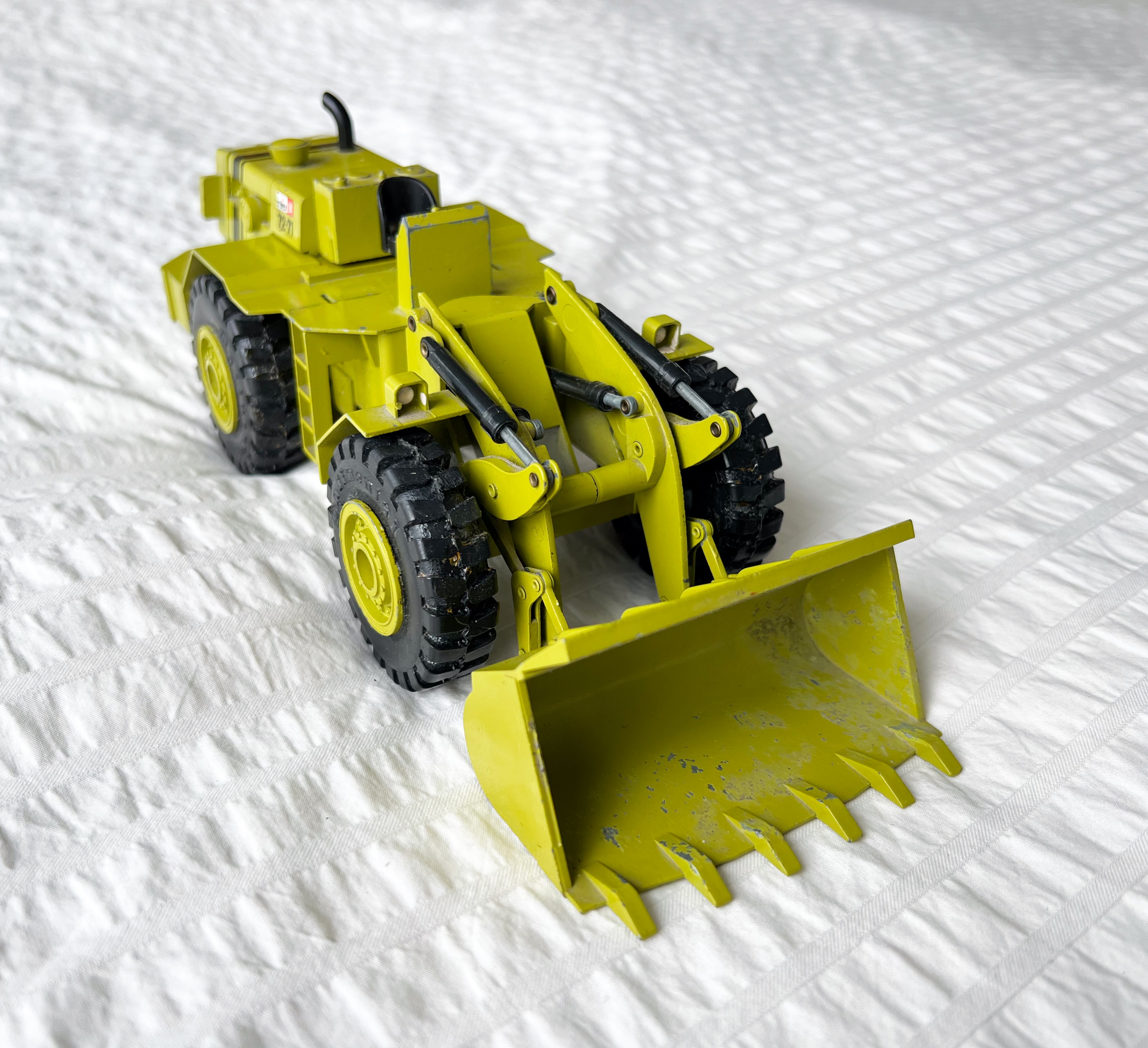 Gescha Terex 72-71 Loader 1:40 Scale Die-Cast Model - photo 2