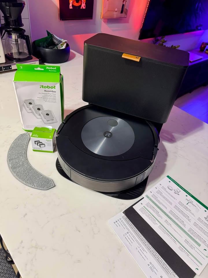 iRobot Roomba j9+ vacuum & extra parts! - photo 4