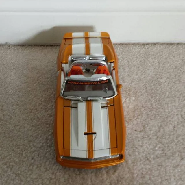 Maisto 1968 Chevrolet Camaro SS Die-Cast Car – 1/24 Scale image indicator(2)