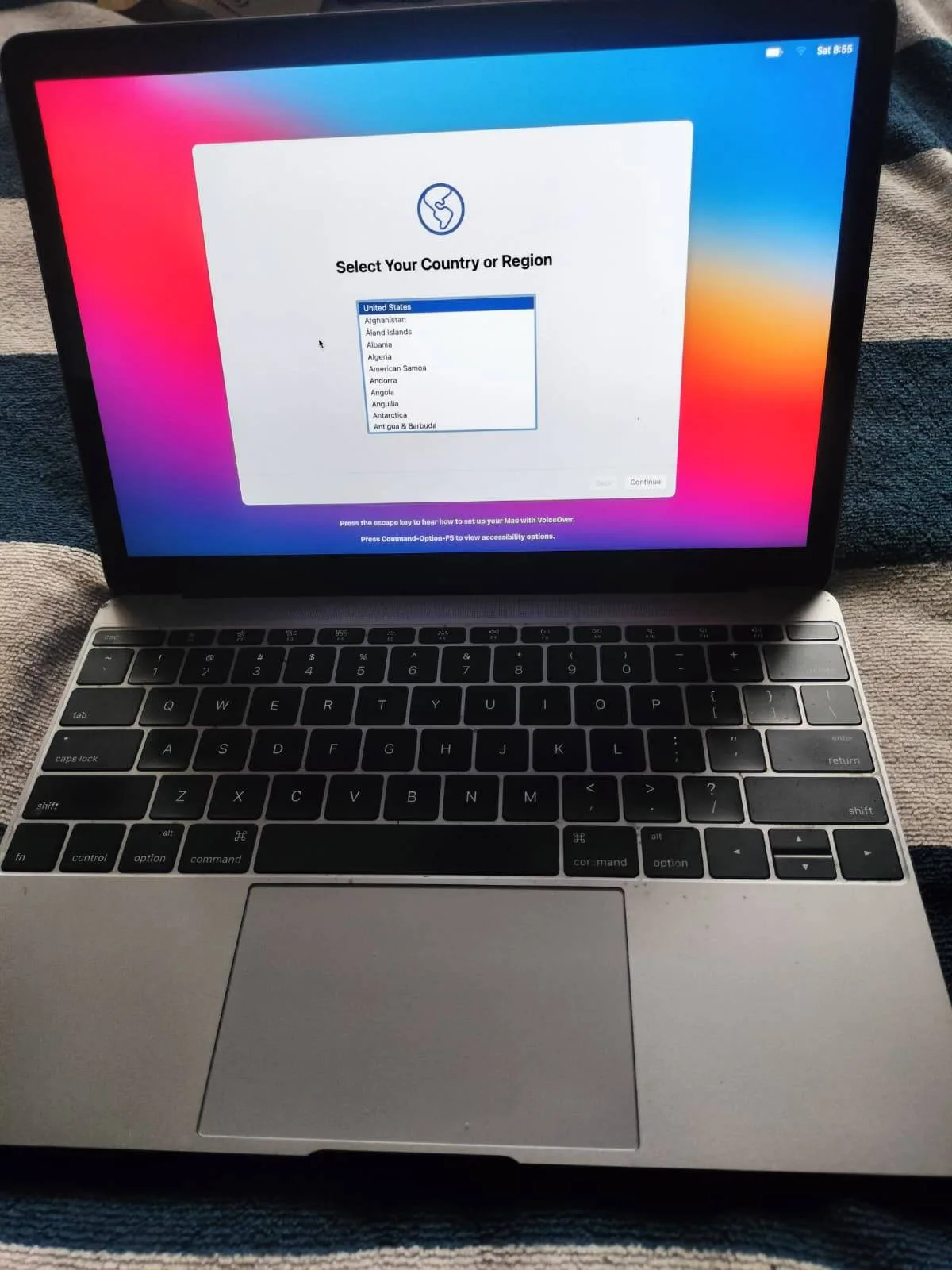 APPLE MacBooK A1534, works great. image indicator(2)