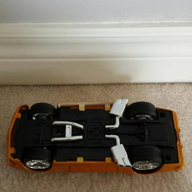 Maisto 1968 Chevrolet Camaro SS Die-Cast Car – 1/24 Scale image indicator(4)