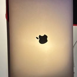MacBook Air 13" Retina – Mint Condition + Accessories! - photo 2