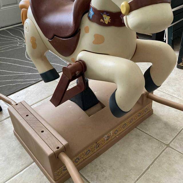 Ride-On Horse Toy / Horse Ride with Base and Sounds - photo 3