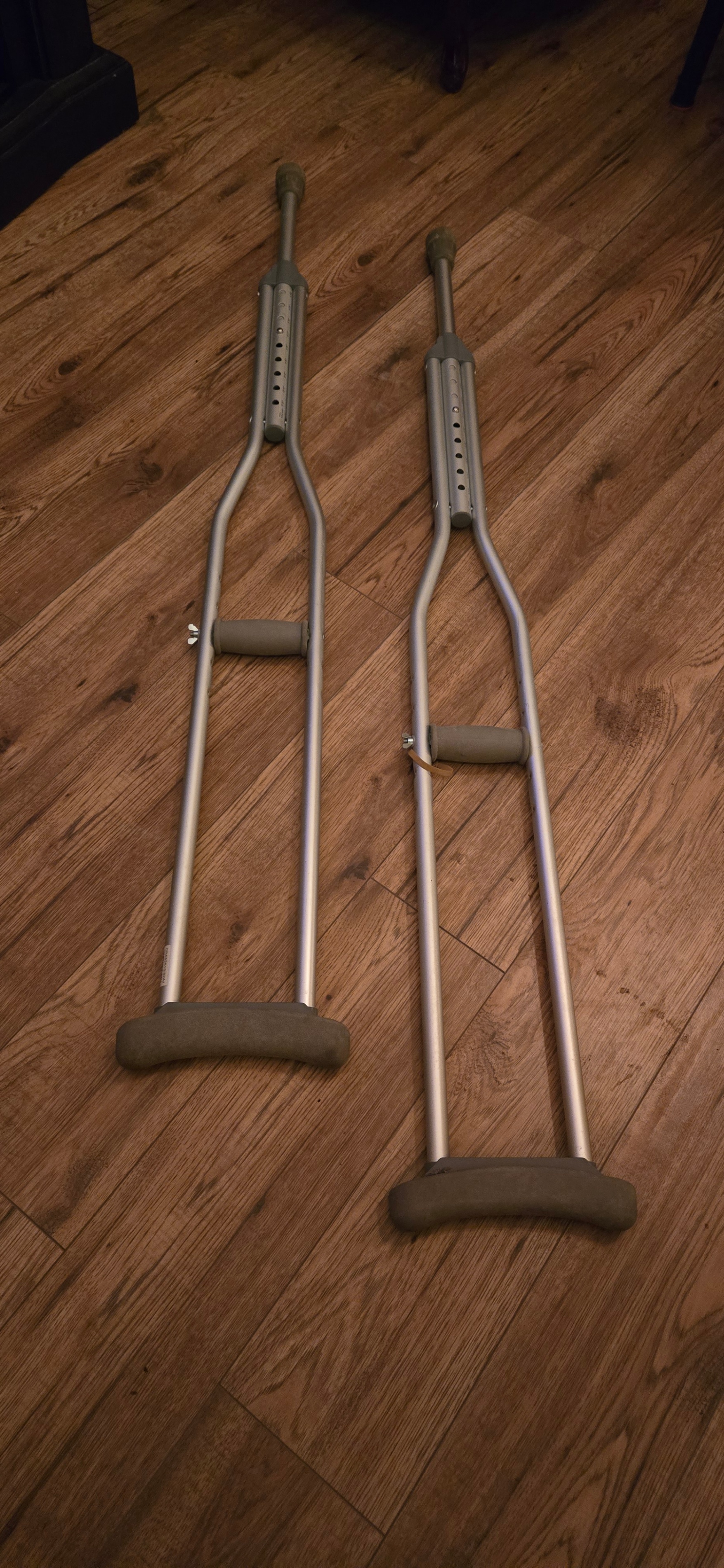 Crutches for 5'2" to 5'10"" - Used like new - photo 2