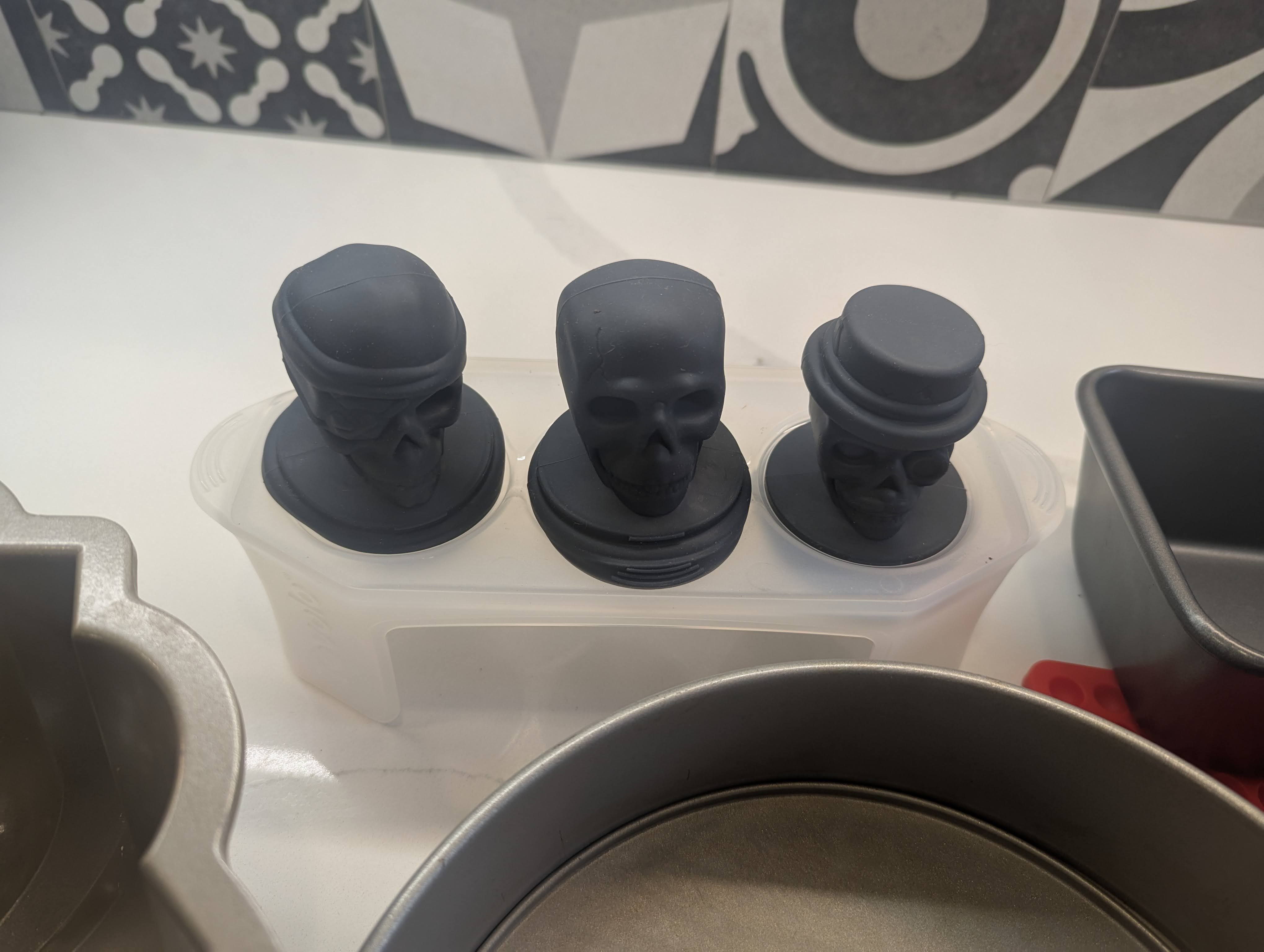 Baking Lot - Bundt Pan, Springform Pan, Loaf Pan, & Molds - photo 5