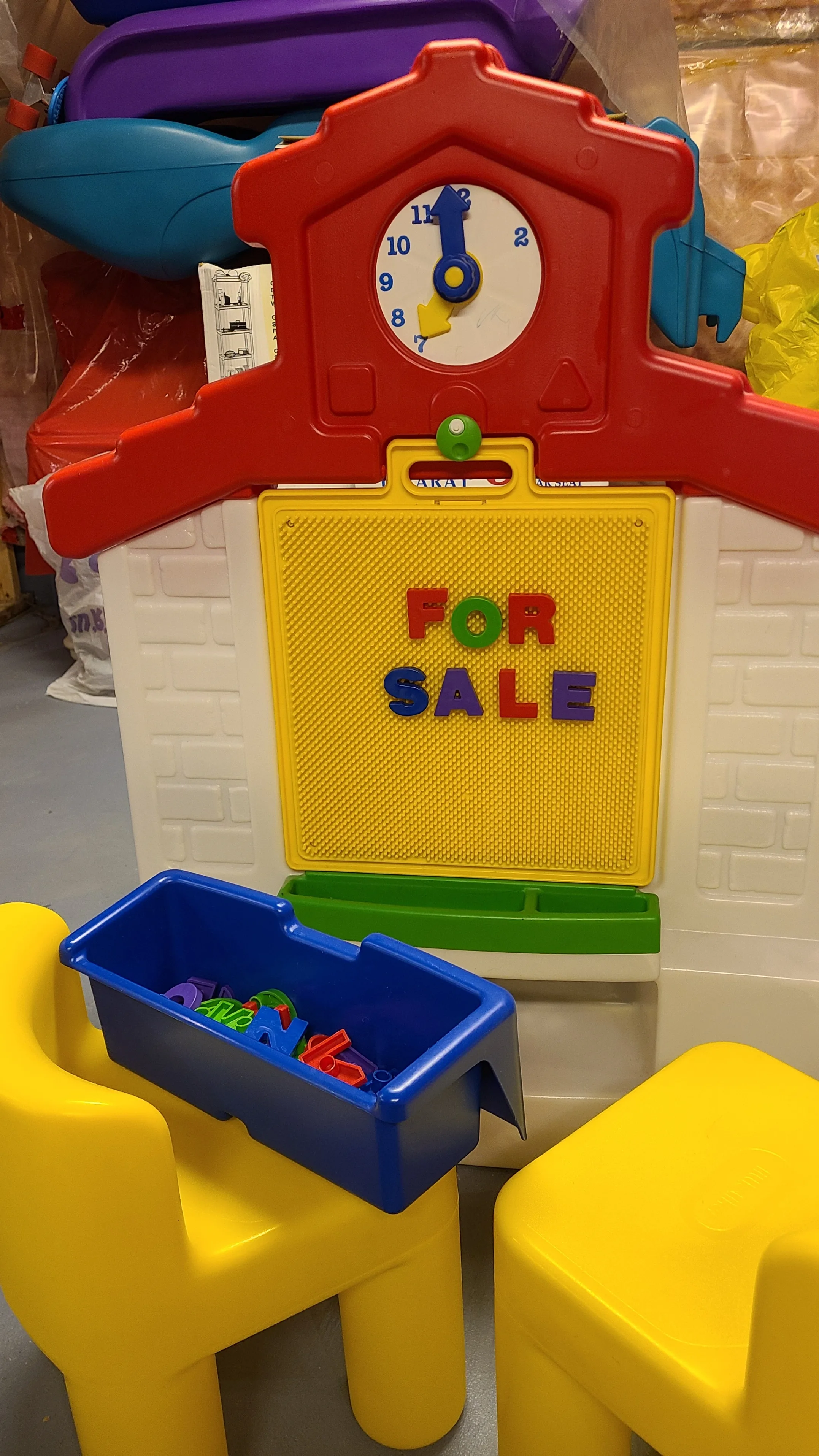 Today's toddlers toy table with chairs image indicator(2)