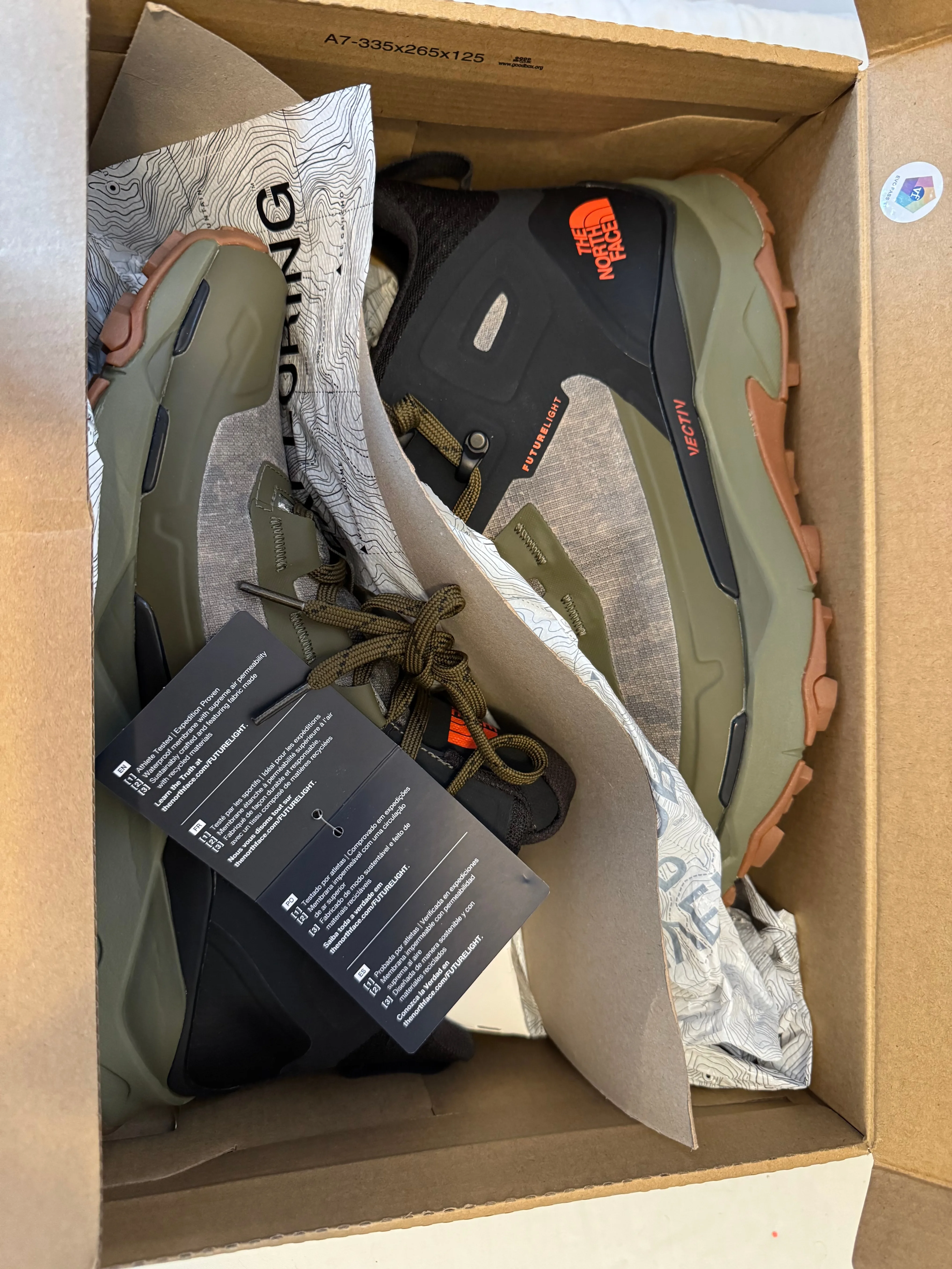 (BNIB) Northface men’s Vectiv Futurelight mid hiking boot (9.5) image indicator(2)