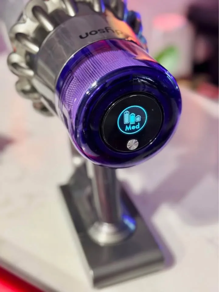 Dyson Outsize V11 Vacuum. Great condition! image indicator(6)