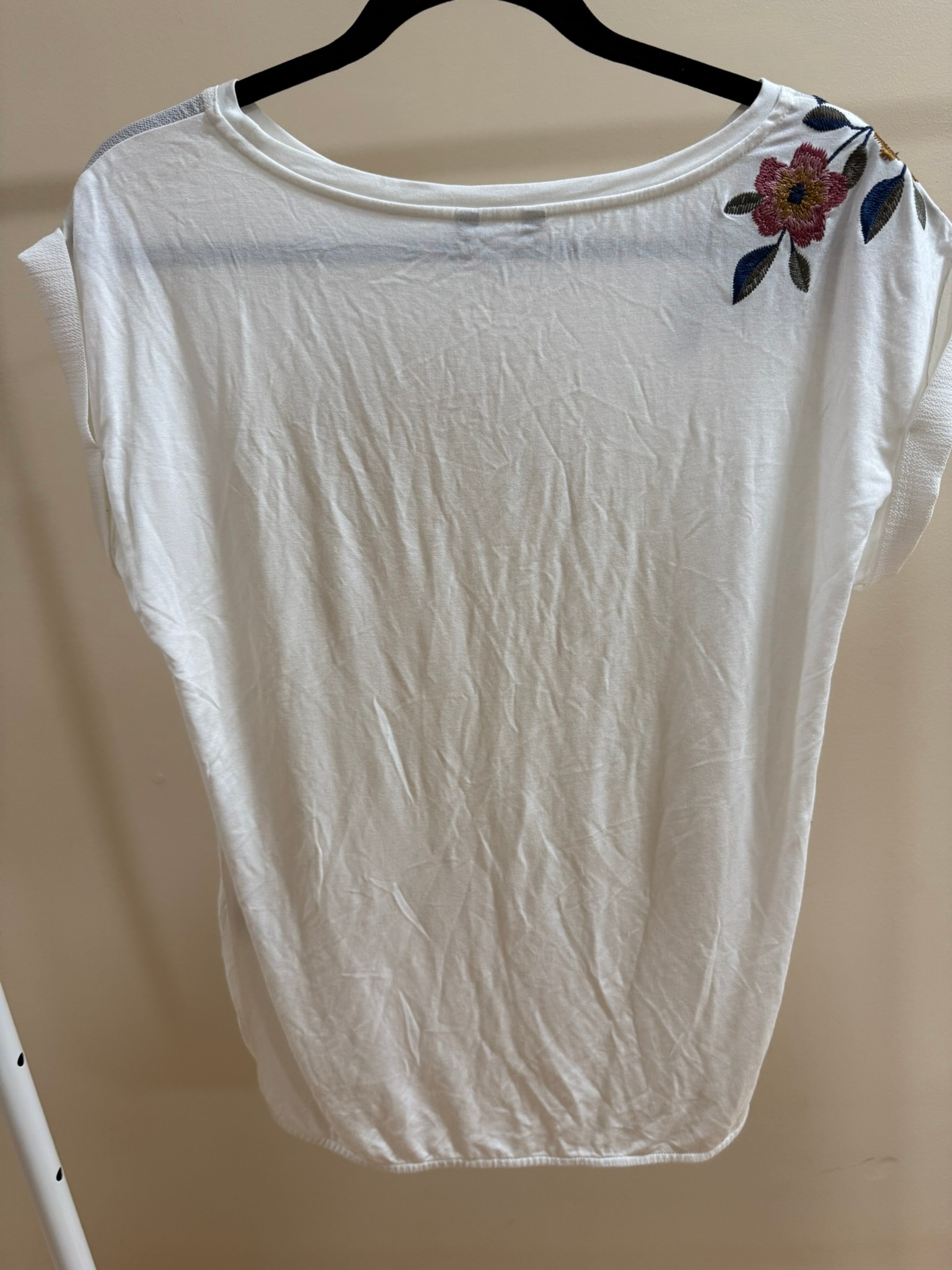 RW&CO. White Floral Embroidered T-shirt - Size M - photo 4