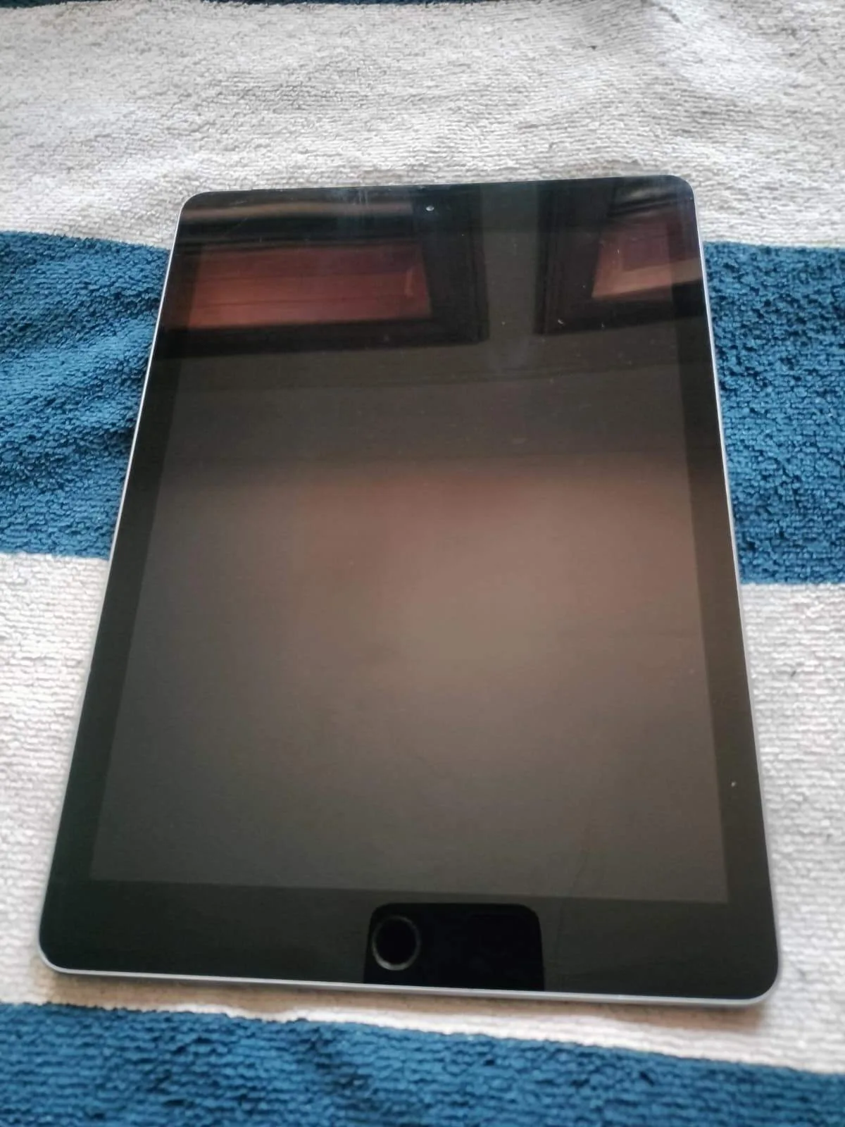 IPAD 6th Generation Nov 2018, A1954 WIFI + Cellular image indicator(3)