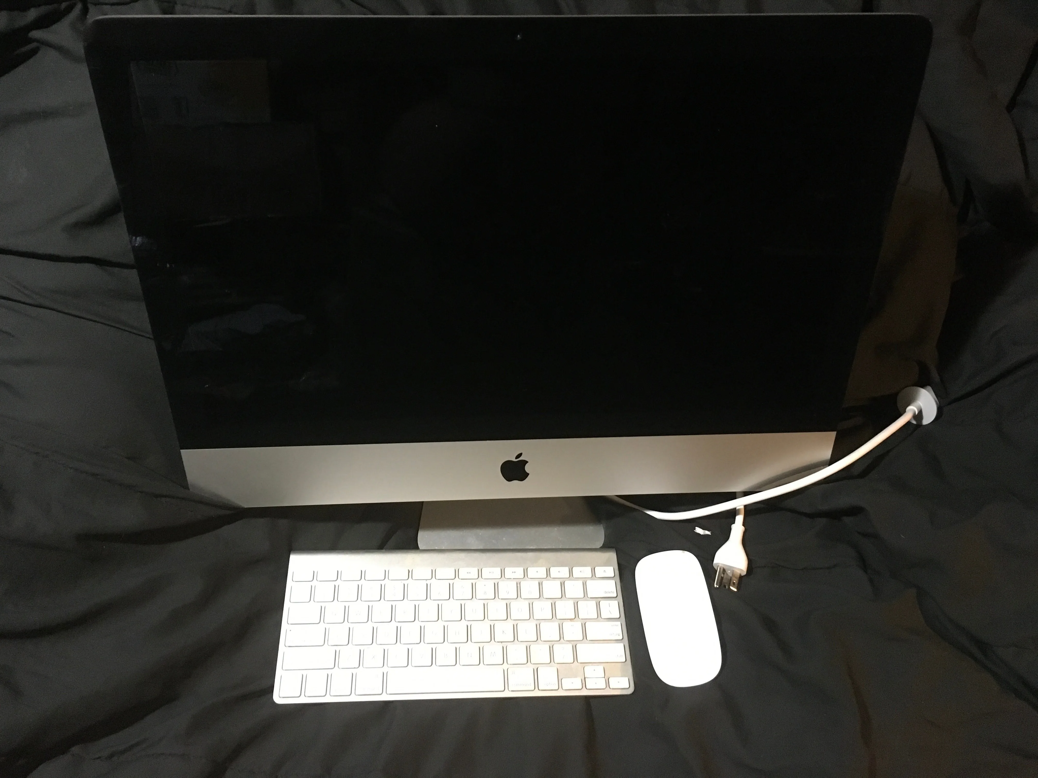 iMac 2017 All-in-One 21.5" Retina 4K thumbnail