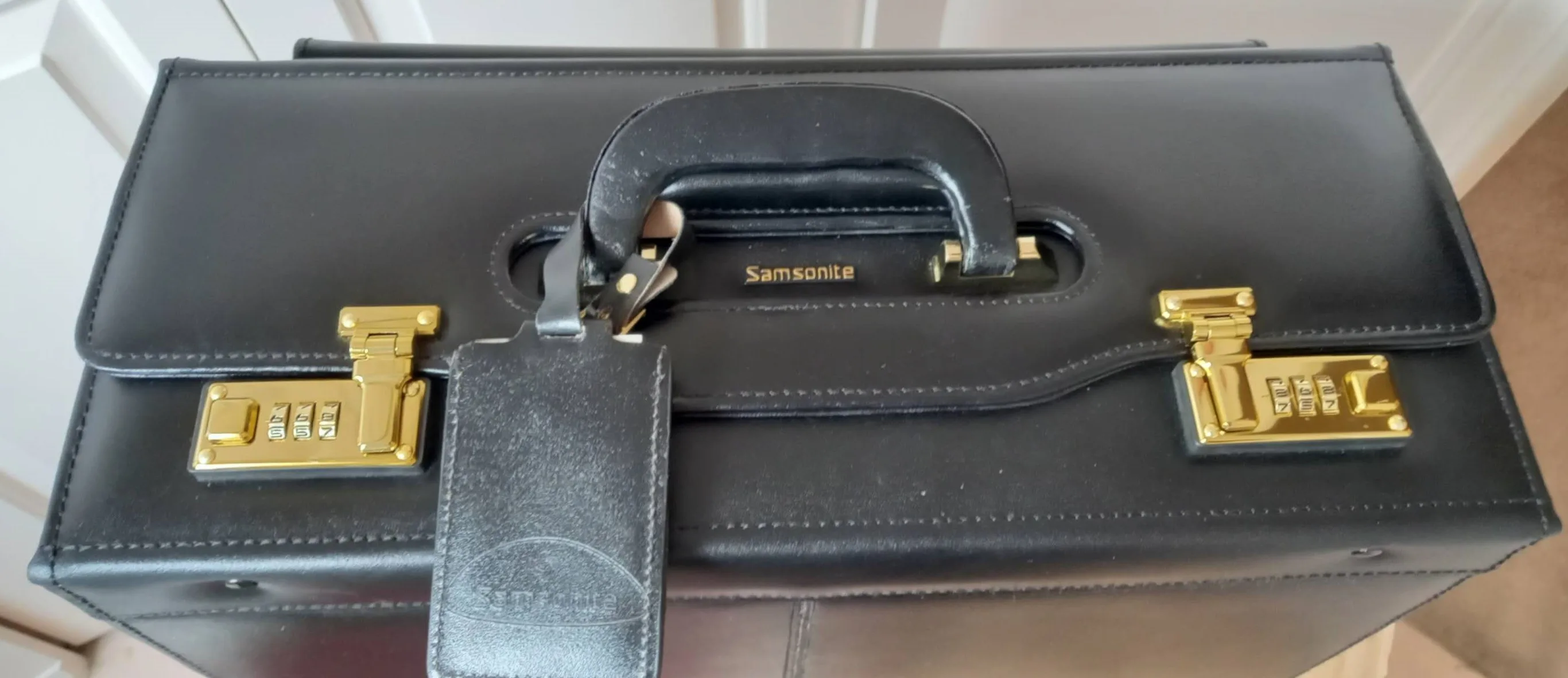 Samsonite Vintage Pilot leather Suitcase - $40 (RICHMOND) image indicator(2)